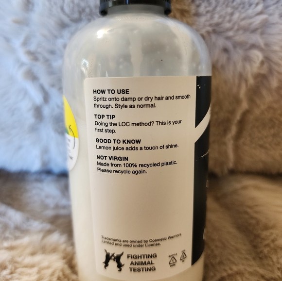 Lush Super Milk Hair Conditioner Spray - Picture 3 of 5